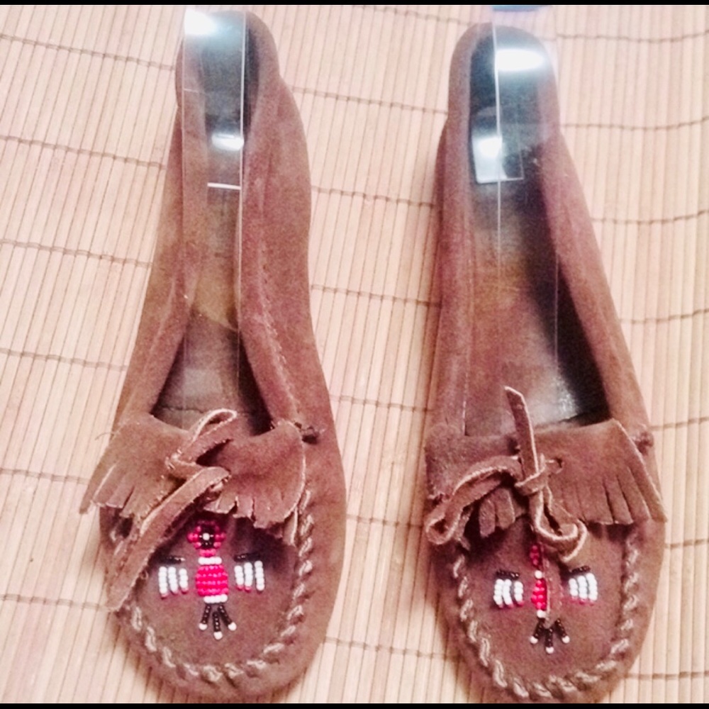 MINNETONKA MOCCASINS! Size 8 1/2